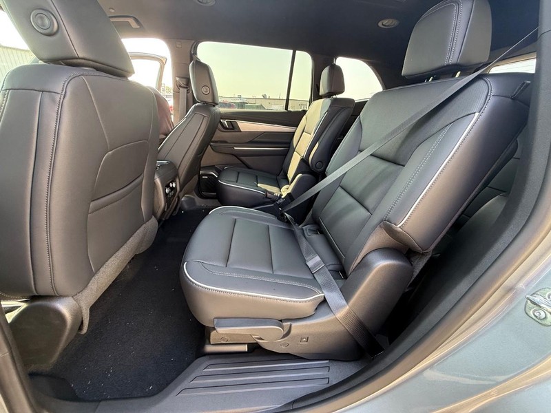 Buick Enclave Vehicle Full-screen Gallery Image 23