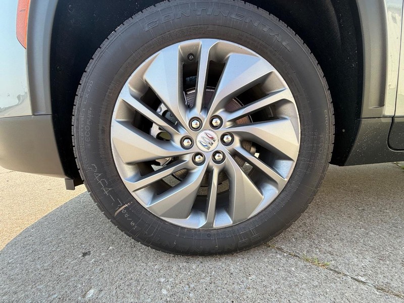 Buick Enclave Vehicle Full-screen Gallery Image 26