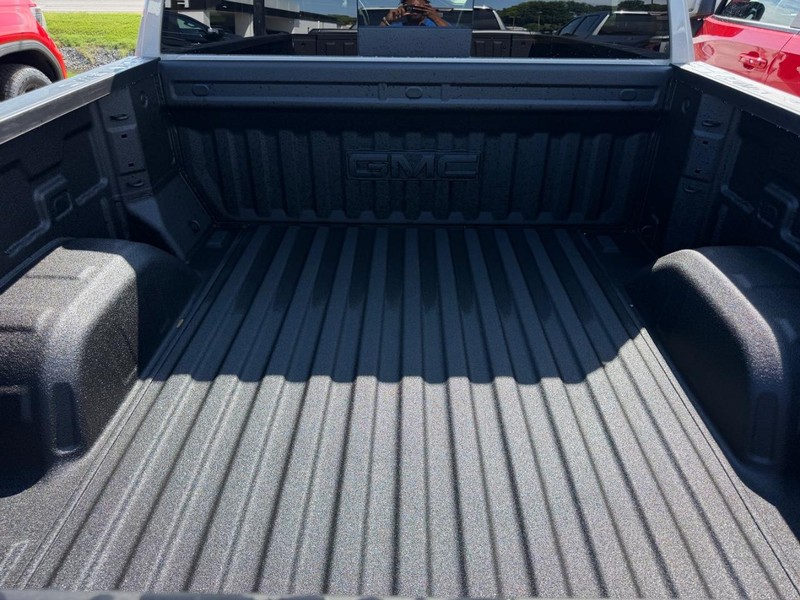 GMC Sierra 1500 Vehicle Full-screen Gallery Image 3