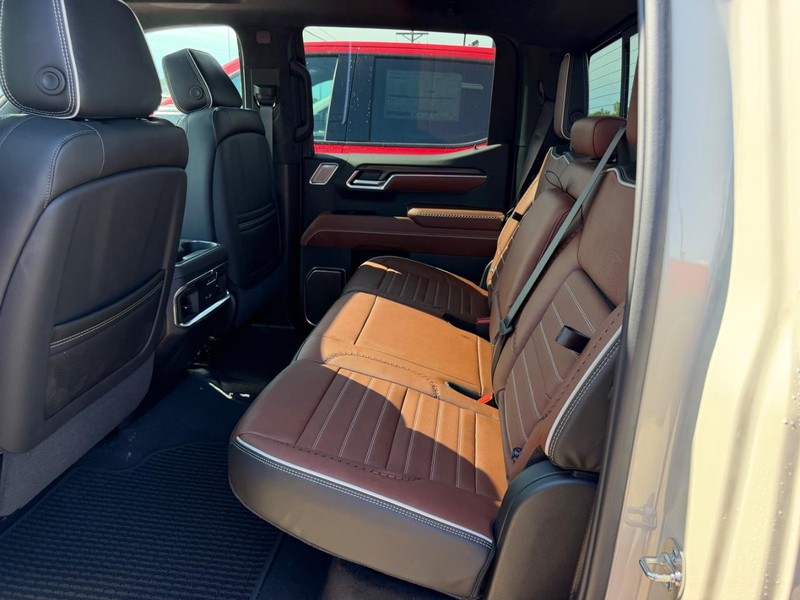 GMC Sierra 1500 Vehicle Full-screen Gallery Image 5