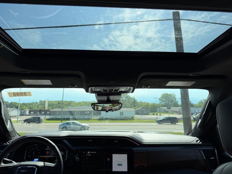 GMC Sierra 1500 Vehicle Full-screen Gallery Image 6
