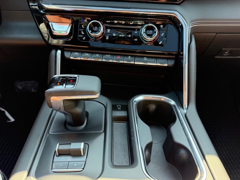 GMC Sierra 1500 Vehicle Full-screen Gallery Image 13