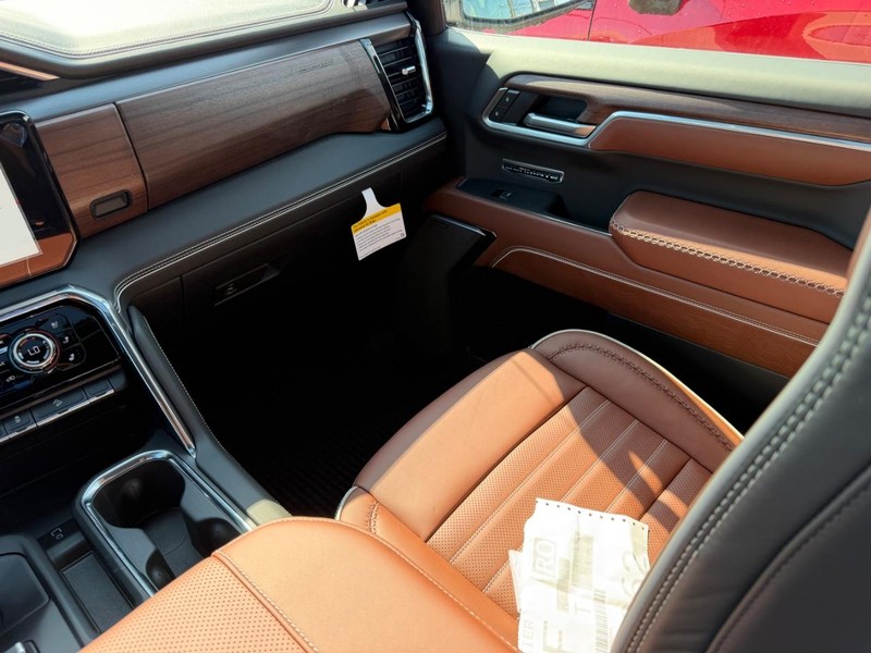 GMC Sierra 1500 Vehicle Full-screen Gallery Image 14