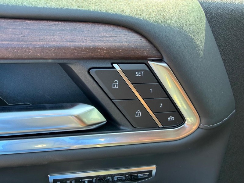 GMC Sierra 1500 Vehicle Full-screen Gallery Image 16