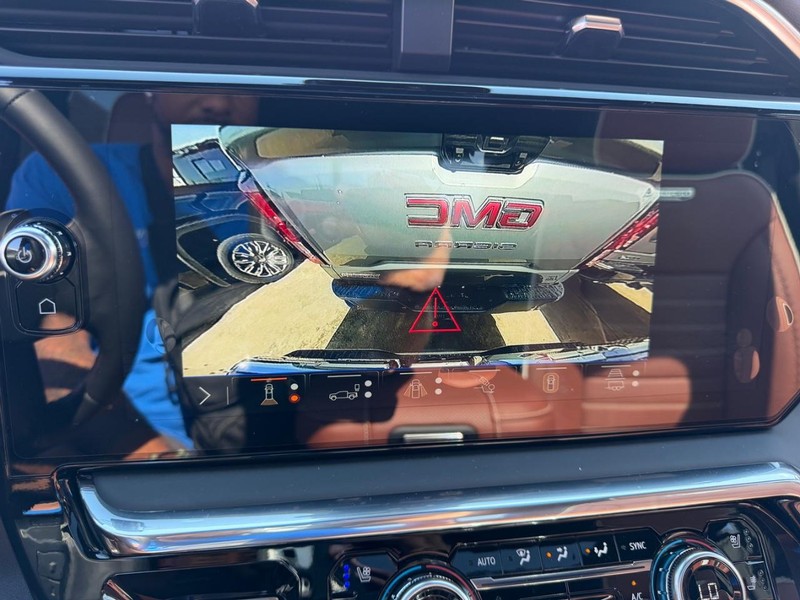 GMC Sierra 1500 Vehicle Full-screen Gallery Image 19