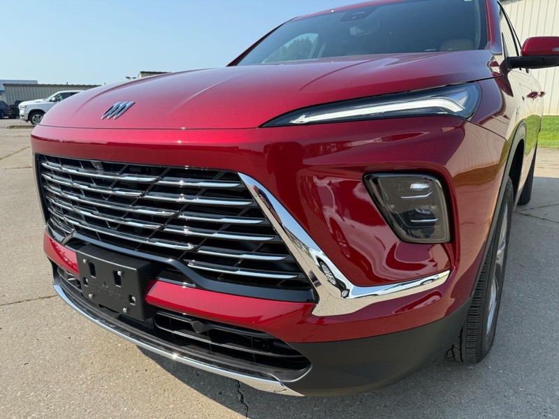 Buick Enclave Vehicle Full-screen Gallery Image 3