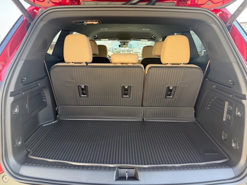 Buick Enclave Vehicle Full-screen Gallery Image 9
