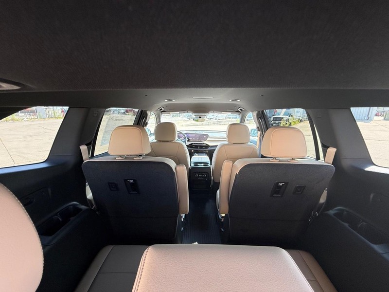 Buick Enclave Vehicle Full-screen Gallery Image 12