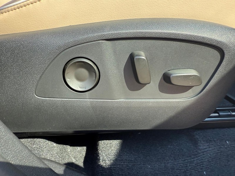 Buick Enclave Vehicle Full-screen Gallery Image 13