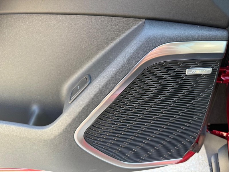 Buick Enclave Vehicle Full-screen Gallery Image 18