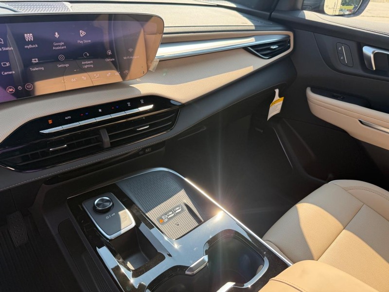Buick Enclave Vehicle Full-screen Gallery Image 20
