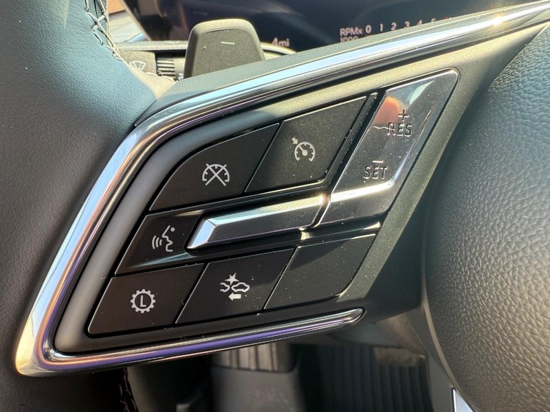 Buick Enclave Vehicle Full-screen Gallery Image 25