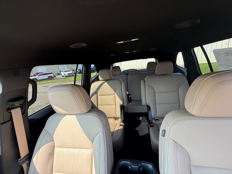 Buick Enclave Vehicle Full-screen Gallery Image 27
