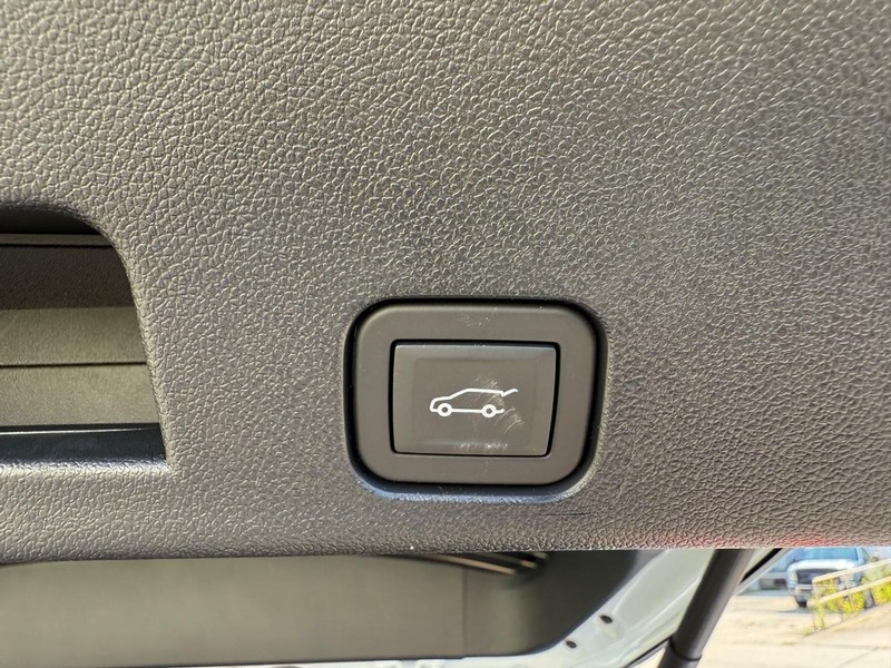 Buick Enclave Vehicle Full-screen Gallery Image 8