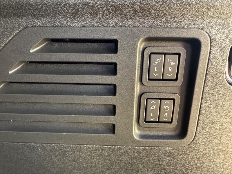 Buick Enclave Vehicle Full-screen Gallery Image 9