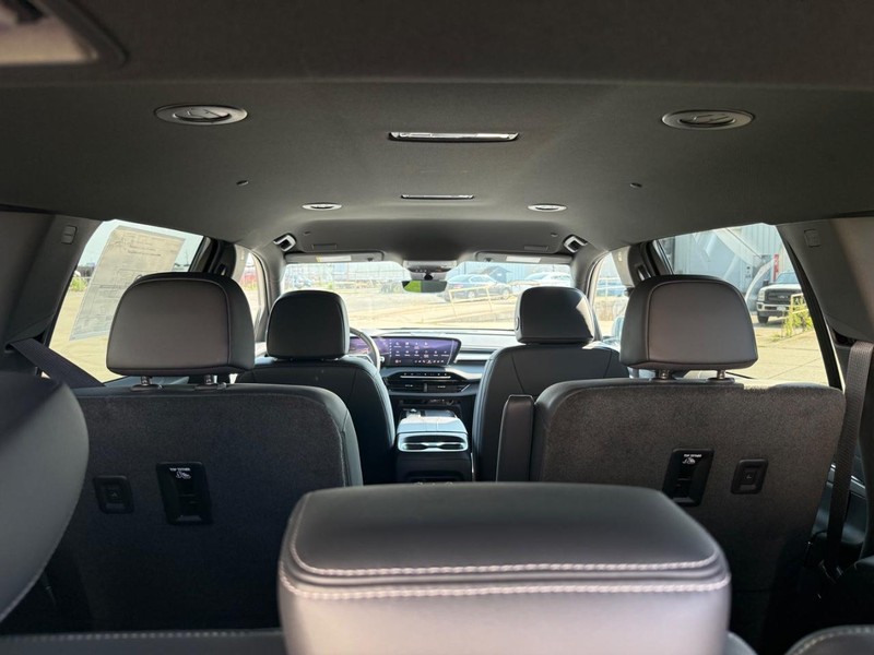 Buick Enclave Vehicle Full-screen Gallery Image 10