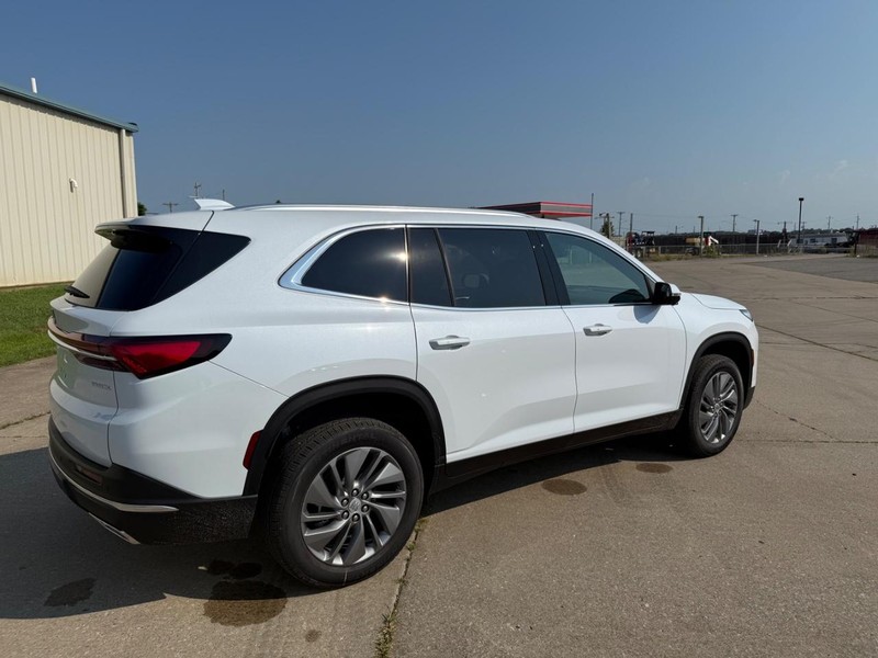 Buick Enclave Vehicle Full-screen Gallery Image 12