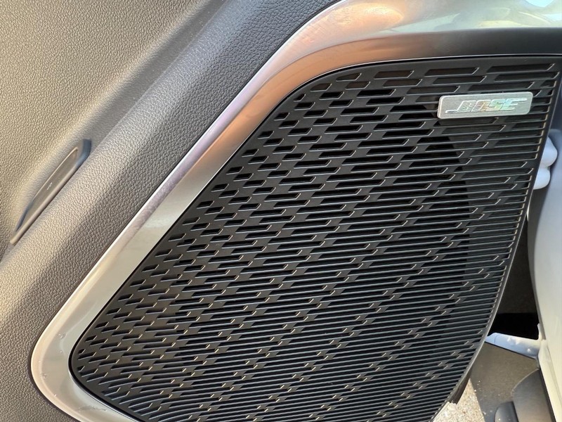 Buick Enclave Vehicle Full-screen Gallery Image 16