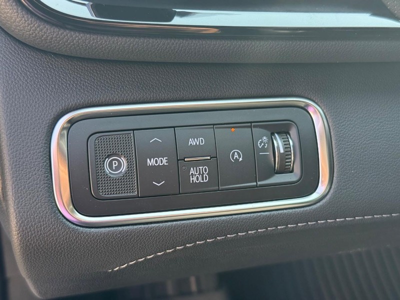 Buick Enclave Vehicle Full-screen Gallery Image 17