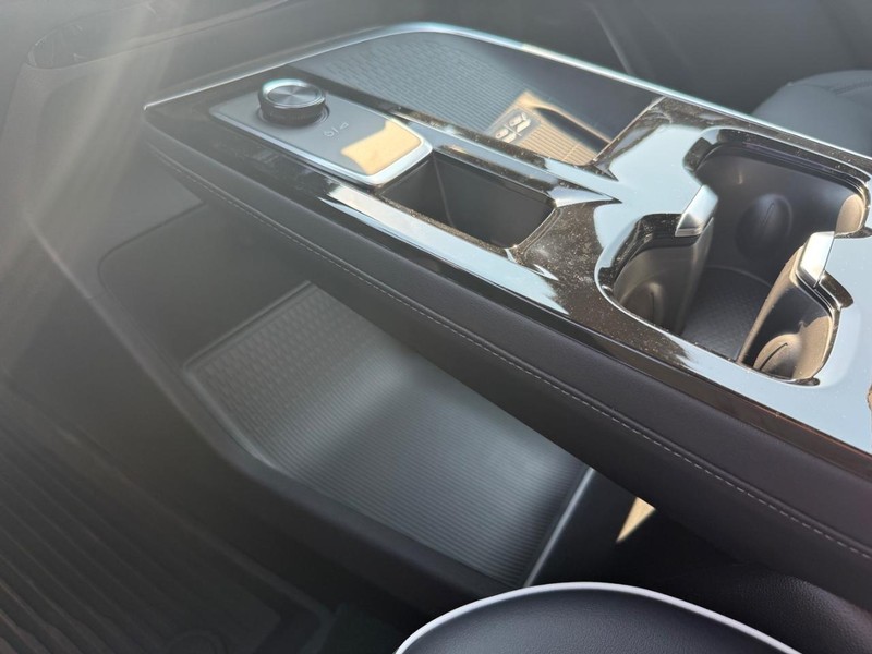 Buick Enclave Vehicle Full-screen Gallery Image 18