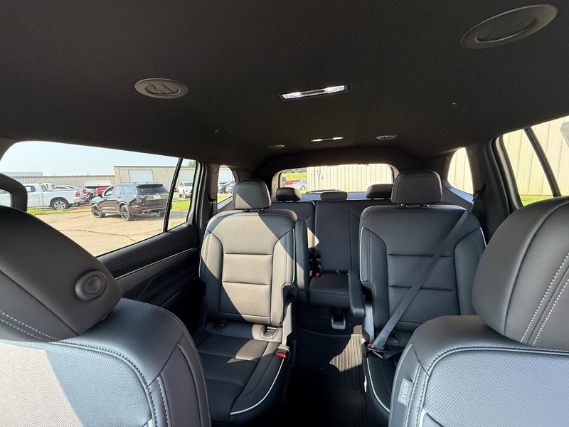 Buick Enclave Vehicle Full-screen Gallery Image 23