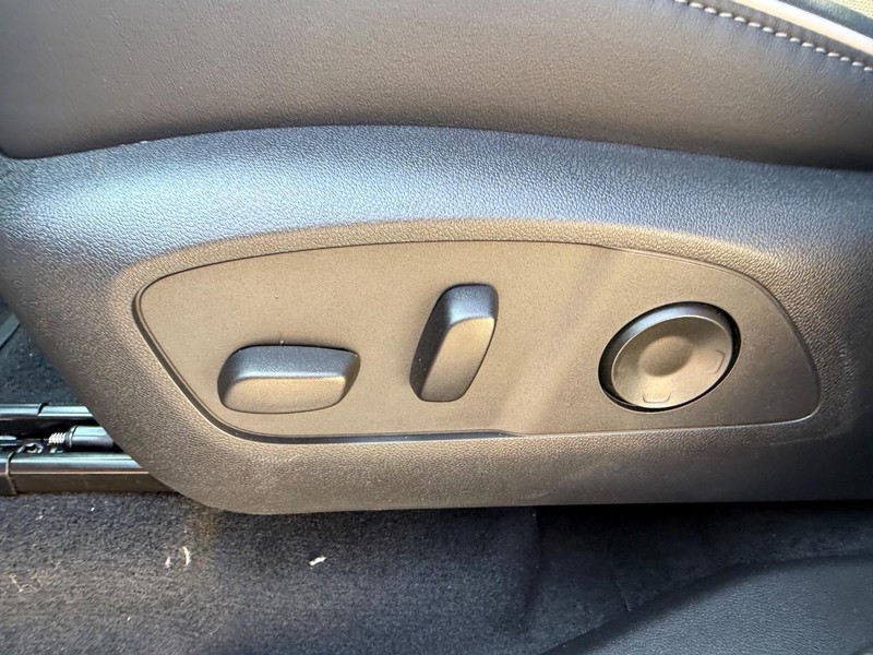 Buick Enclave Vehicle Full-screen Gallery Image 26