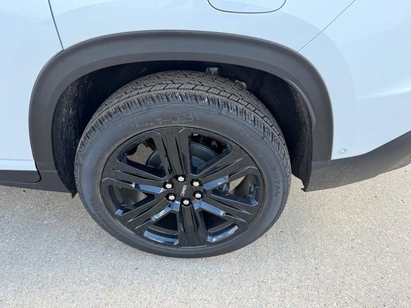 GMC Acadia Vehicle Full-screen Gallery Image 7