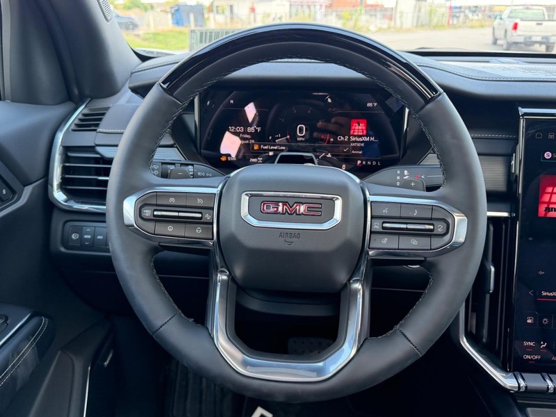 GMC Acadia Vehicle Full-screen Gallery Image 13