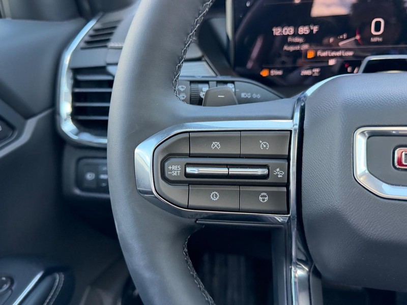 GMC Acadia Vehicle Full-screen Gallery Image 14