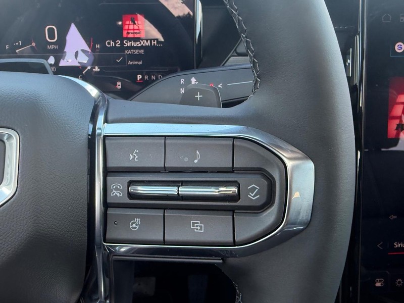 GMC Acadia Vehicle Full-screen Gallery Image 15