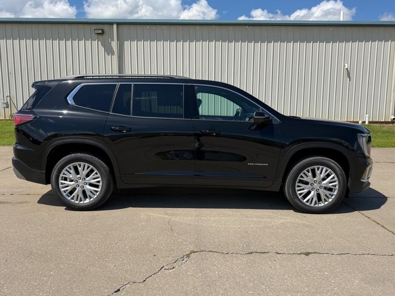 GMC Acadia Vehicle Full-screen Gallery Image 2