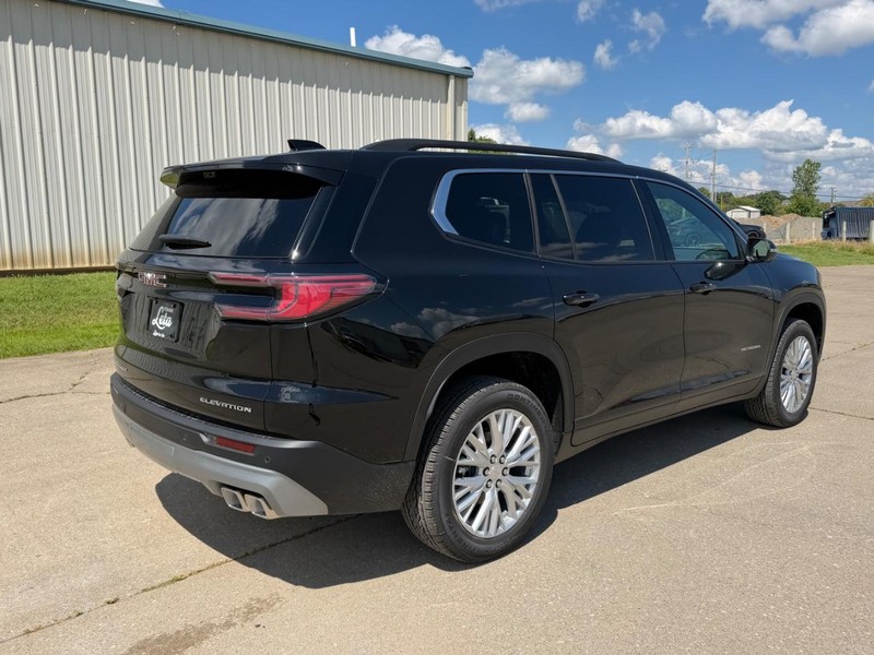 GMC Acadia Vehicle Full-screen Gallery Image 3