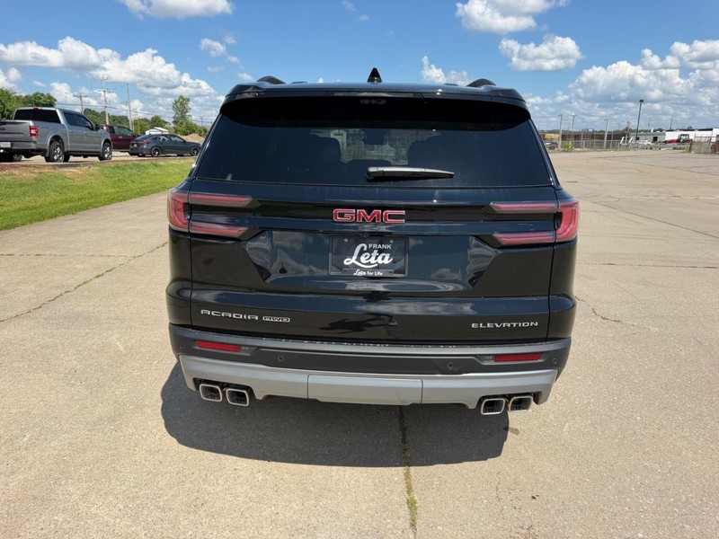GMC Acadia Vehicle Full-screen Gallery Image 4