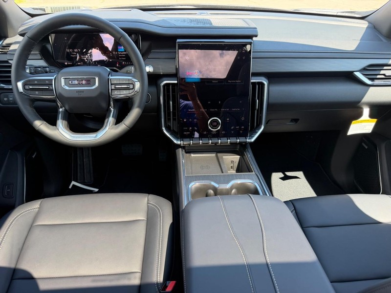 GMC Acadia Vehicle Full-screen Gallery Image 12