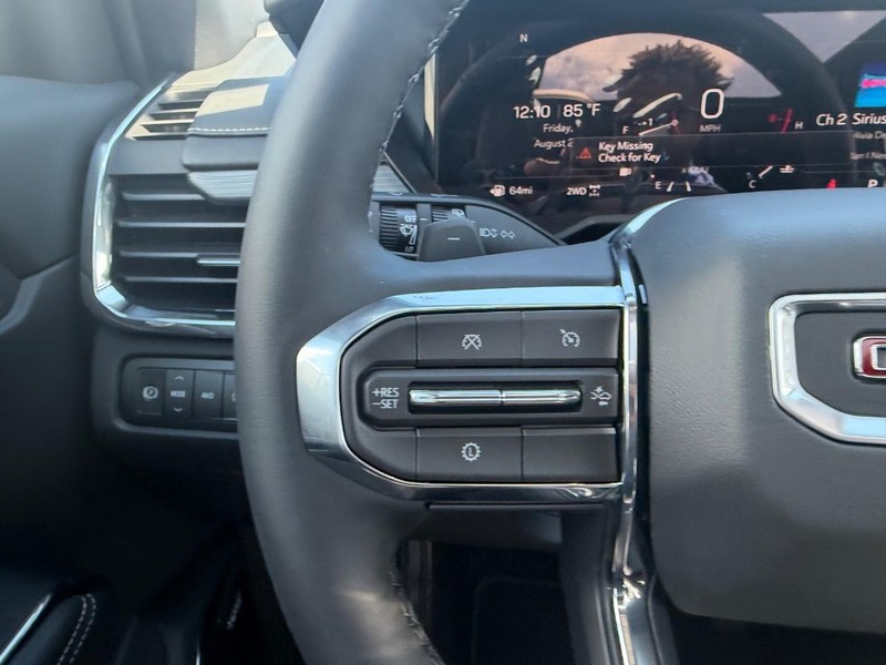 GMC Acadia Vehicle Full-screen Gallery Image 14