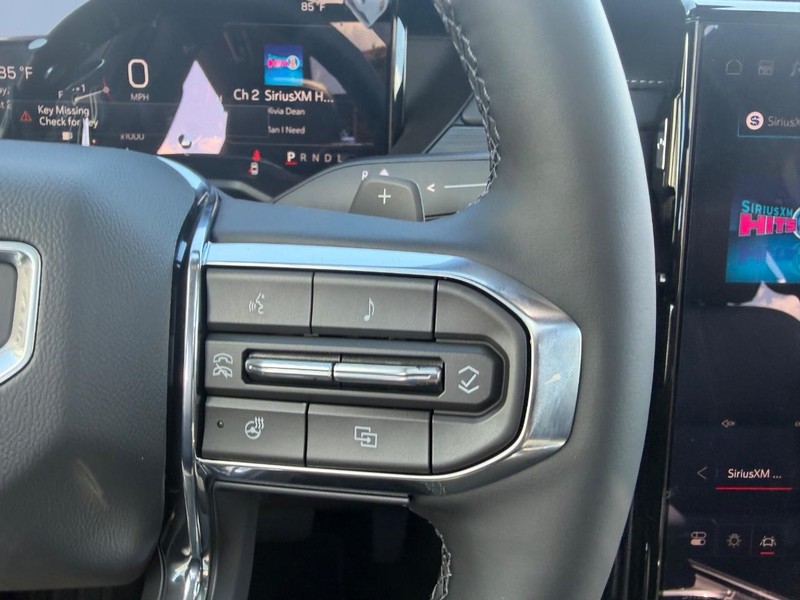 GMC Acadia Vehicle Full-screen Gallery Image 15