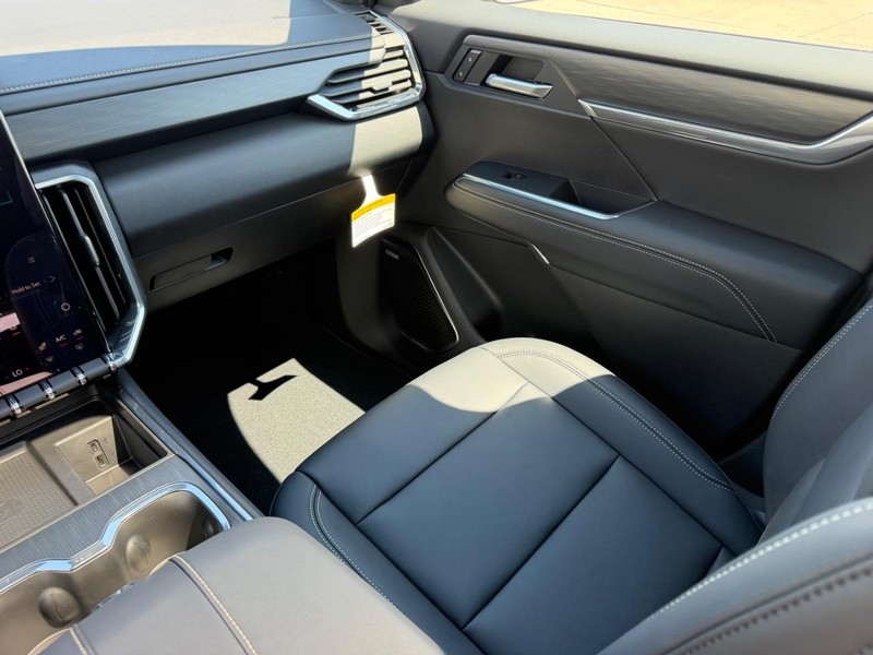 GMC Acadia Vehicle Full-screen Gallery Image 19