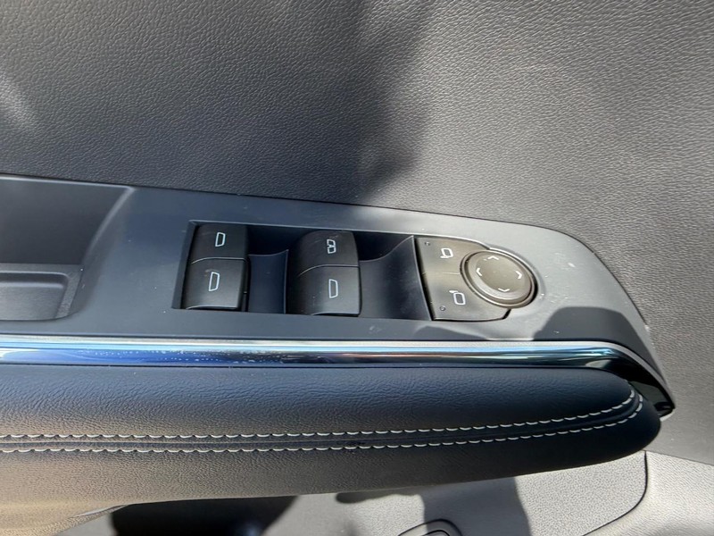 GMC Acadia Vehicle Full-screen Gallery Image 20