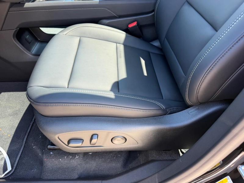 GMC Acadia Vehicle Full-screen Gallery Image 21