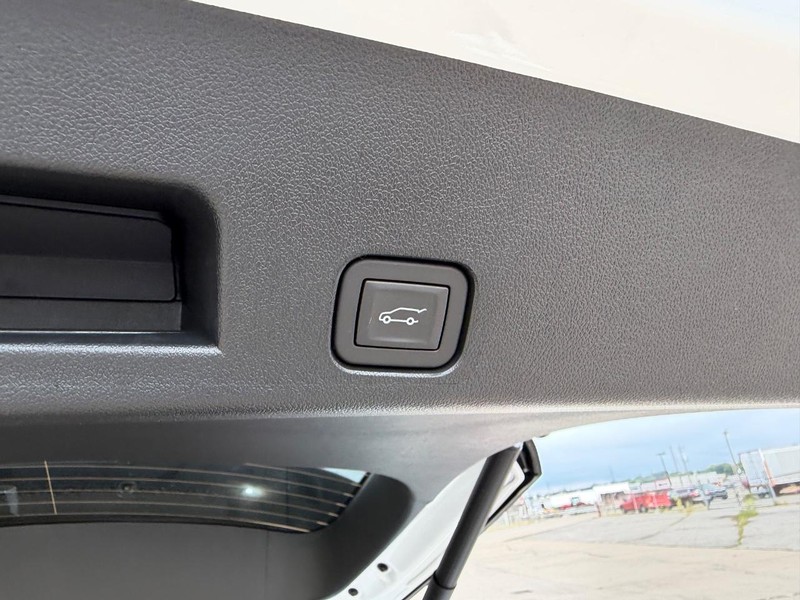 Buick Enclave Vehicle Full-screen Gallery Image 6