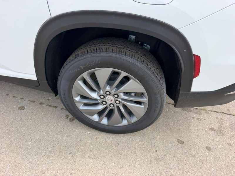 Buick Enclave Vehicle Full-screen Gallery Image 7