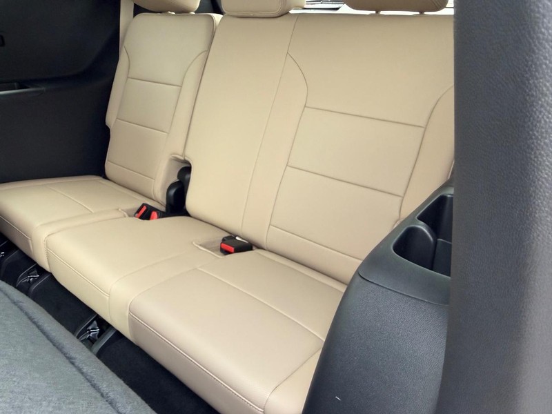 Buick Enclave Vehicle Full-screen Gallery Image 8