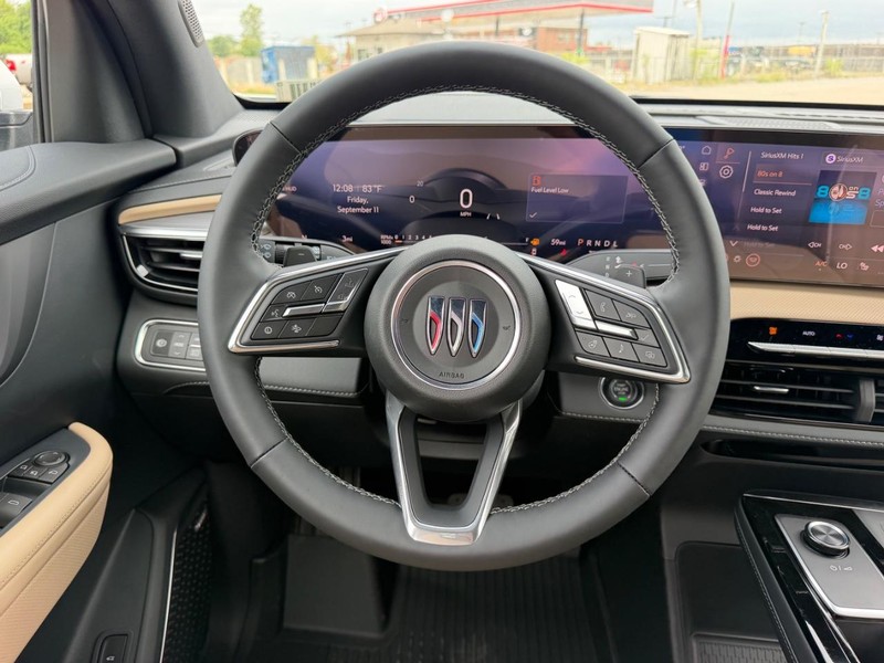 Buick Enclave Vehicle Full-screen Gallery Image 12