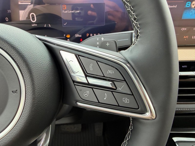 Buick Enclave Vehicle Full-screen Gallery Image 14