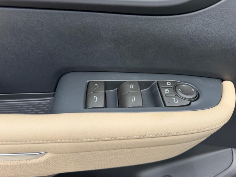 Buick Enclave Vehicle Full-screen Gallery Image 20