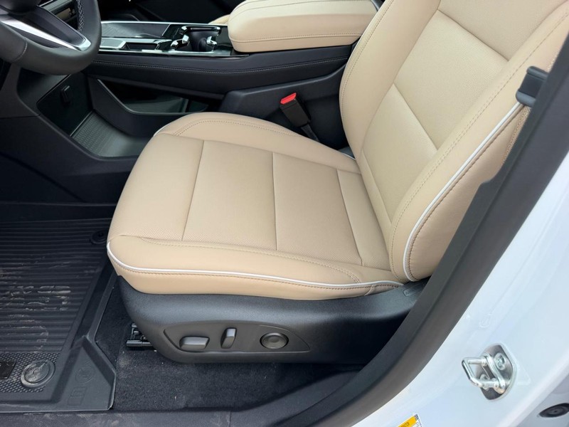 Buick Enclave Vehicle Full-screen Gallery Image 22