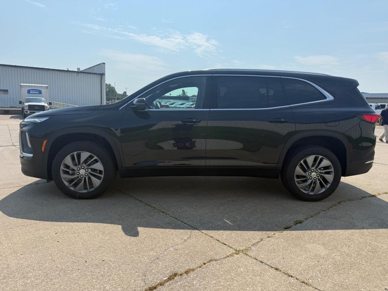 Buick Enclave Vehicle Full-screen Gallery Image 6