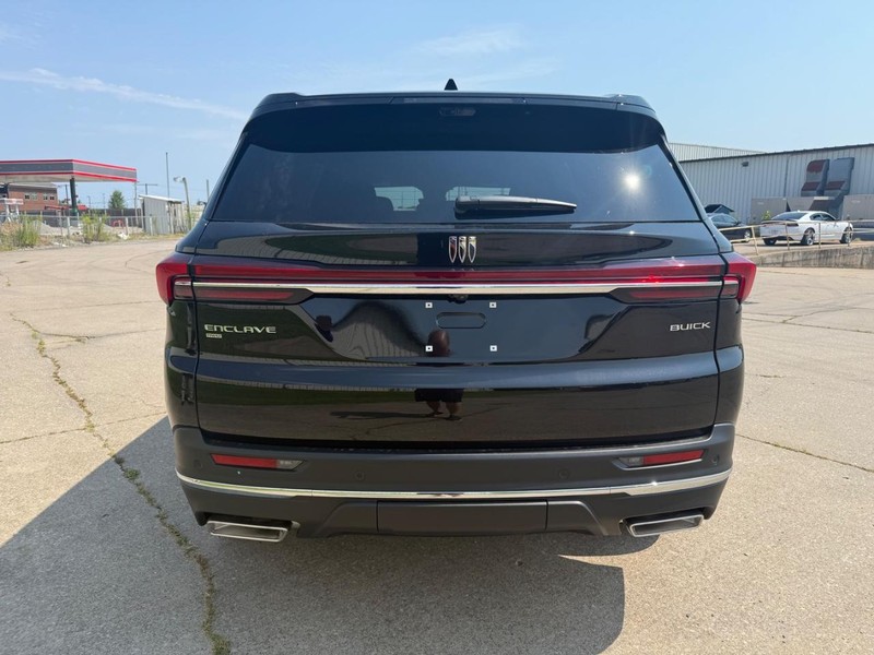 Buick Enclave Vehicle Full-screen Gallery Image 8