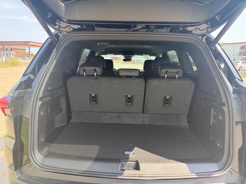 Buick Enclave Vehicle Full-screen Gallery Image 9
