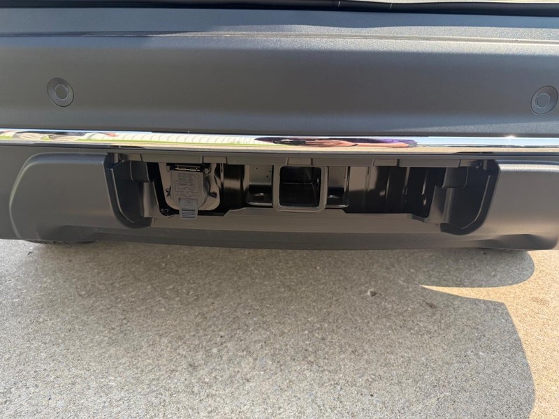 Buick Enclave Vehicle Full-screen Gallery Image 12